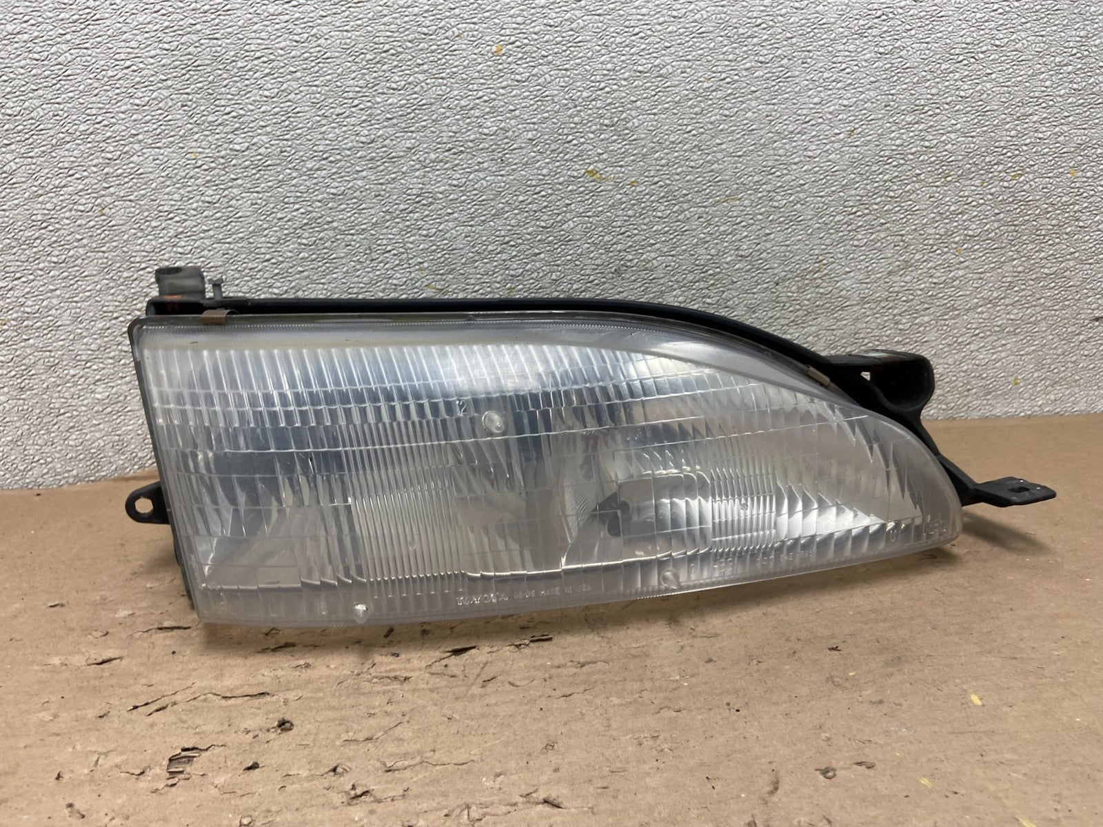 1995 to 1996 Toyota Camry Right Passenger RH Side Headlight OEM AB0898 DW0