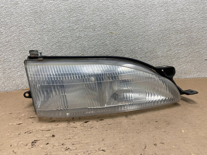 1995 to 1996 Toyota Camry Right Passenger RH Side Headlight OEM AB0898 DW0