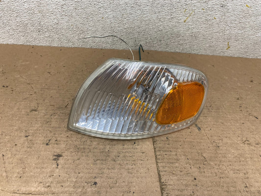 1998 to 2001 Chevrolet Prizm Left Driver LH Corner Turn Signal P4299 DW0