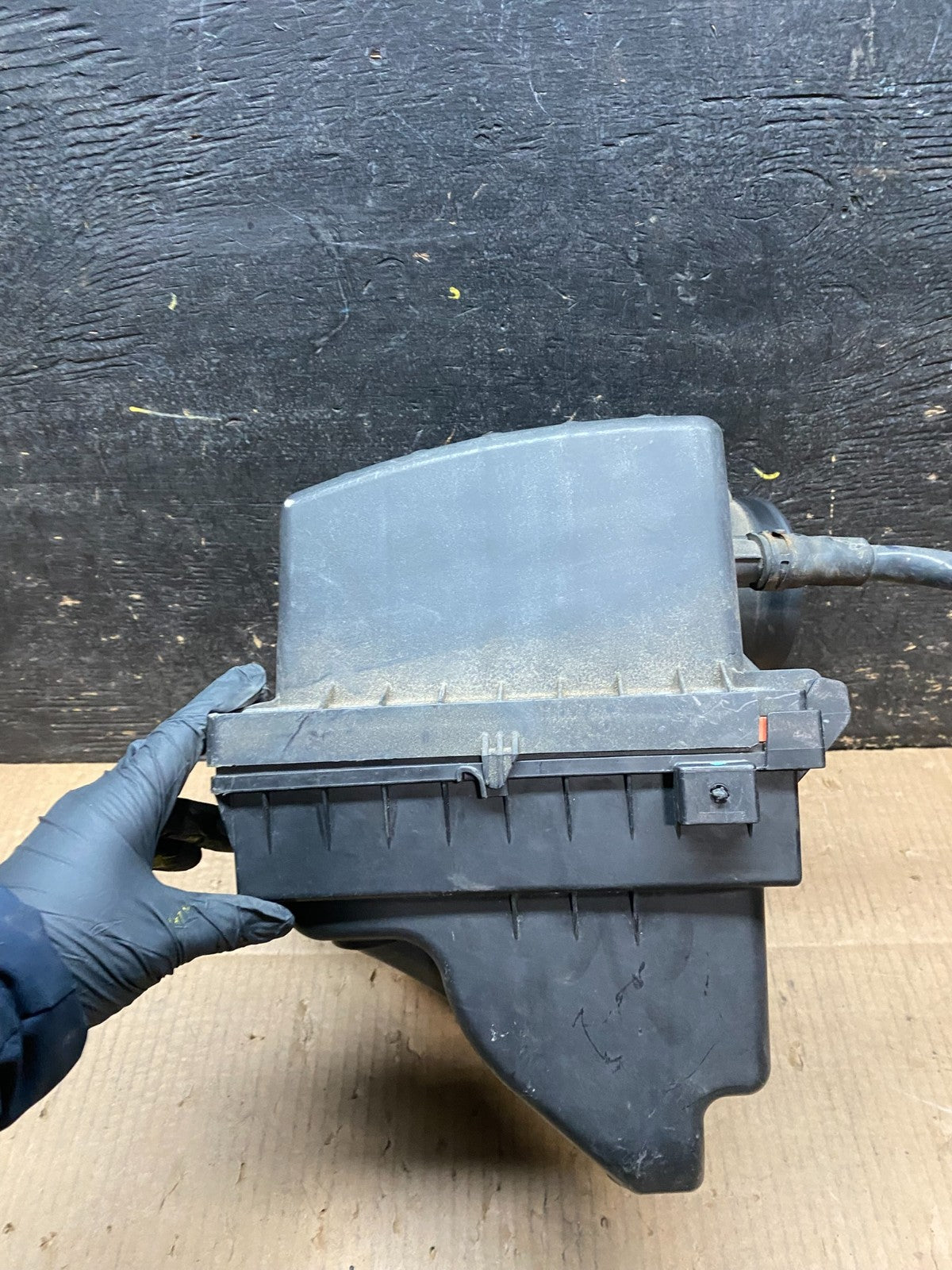 2011 - 2021 Dodge Durango 3.6L Air Filter Cleaner Box OEM Y1752 DG1