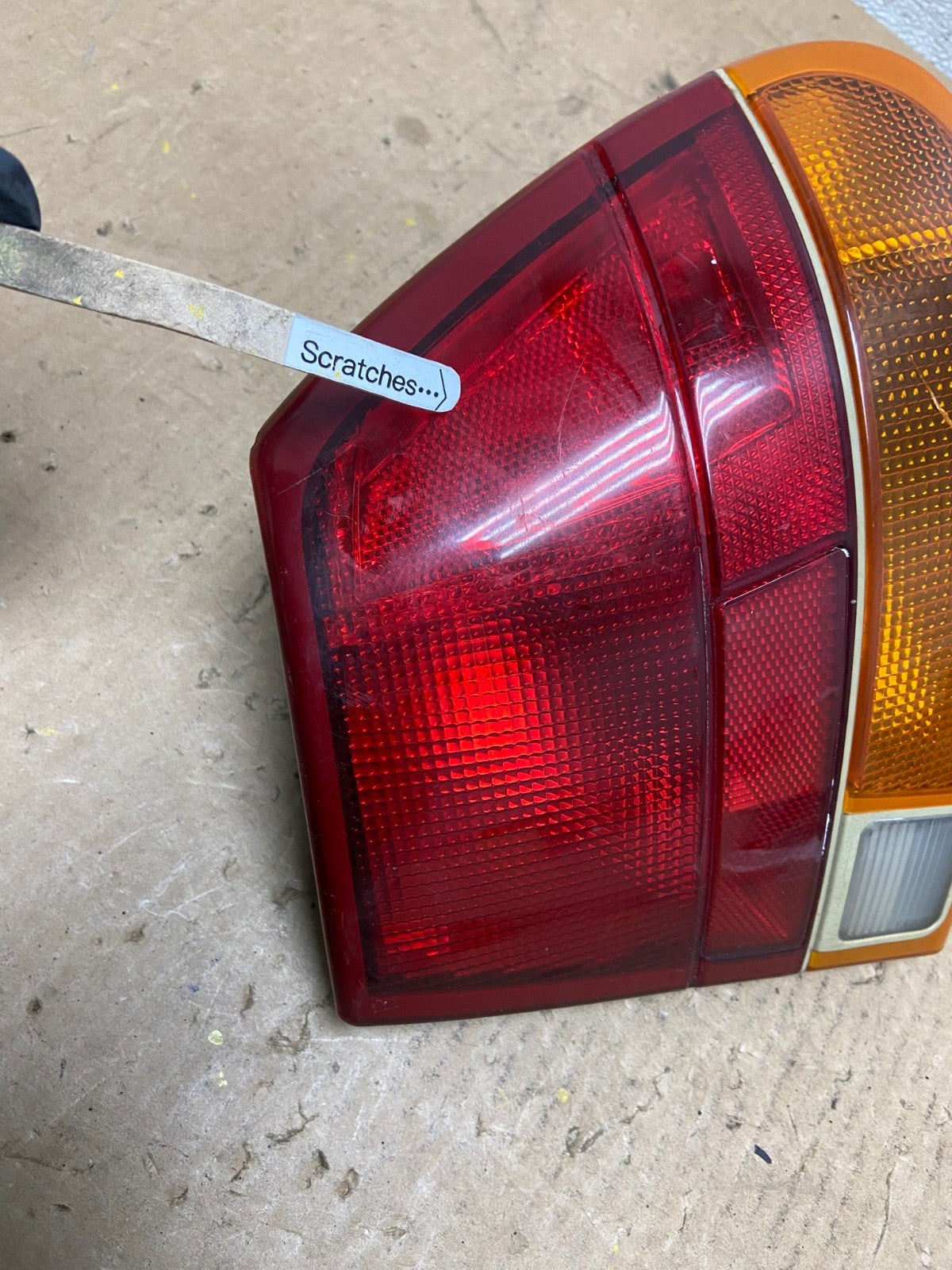 1997-1999 Saturn SL SL1 Sedan Right Passenger RH Side Tail Light OEM Z8033 DW3