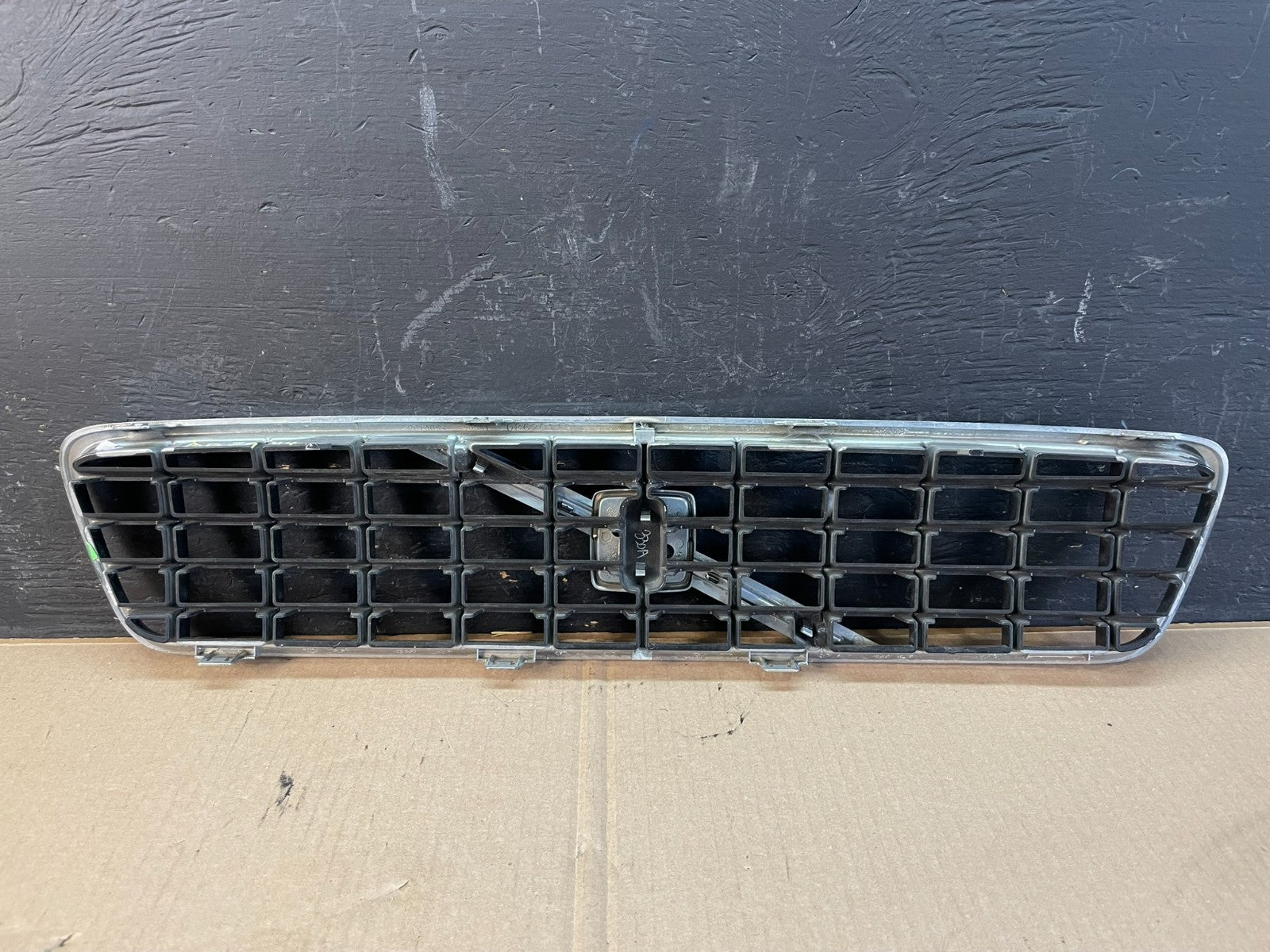 2005 2006 2007 Volvo S40 Front Upper Grille Grill 08620116 OEM AB7944 DG3