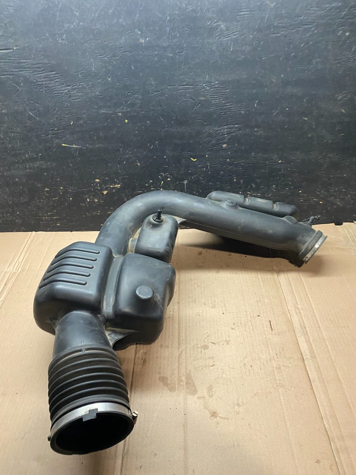 2011 - 2013 Dodge Durango 3.6L Resonator Air Intake Tube OEM V9751 DG2