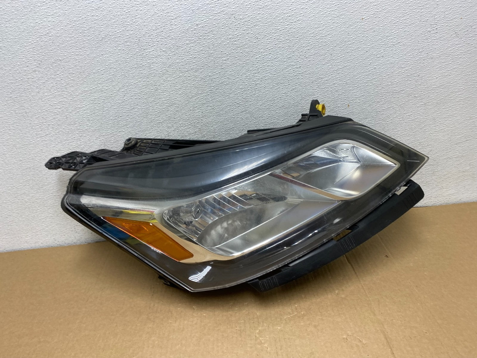 2013-2017 Chevrolet Traverse Right Passenger Side Halogen Headlight AG2001 DW0
