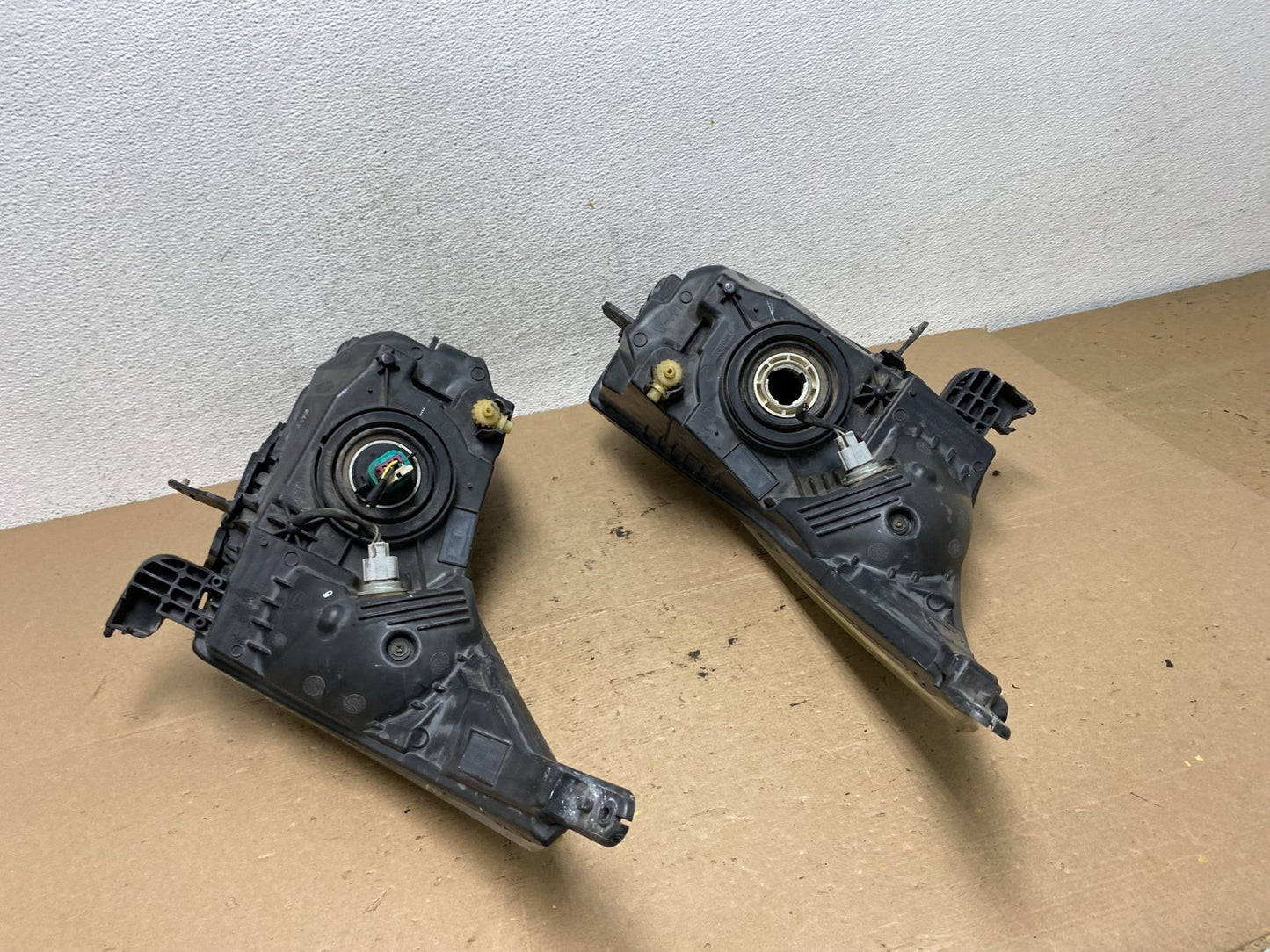 2011 to 2015 Chevrolet Cruze Halogen Left+Right Set Headlights AF4978 DW10