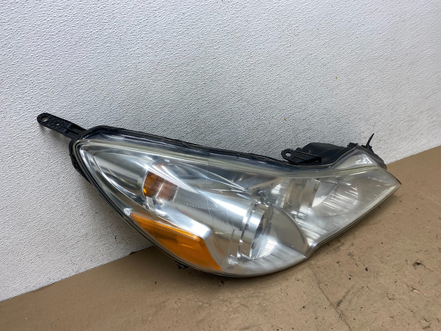 2010-2012 Subaru Legacy Outback Right Passenger Headlight AG5651 DW2