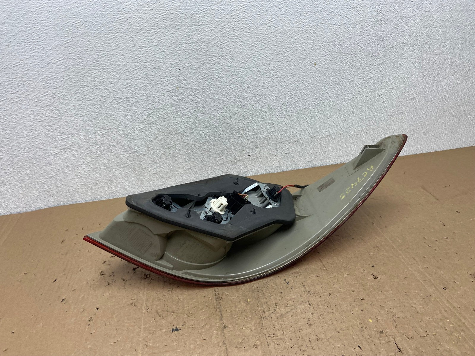 2006 to 2010 Mercedes W251 R-Class Left Driver LH Side Tail Light AC7425 LK5