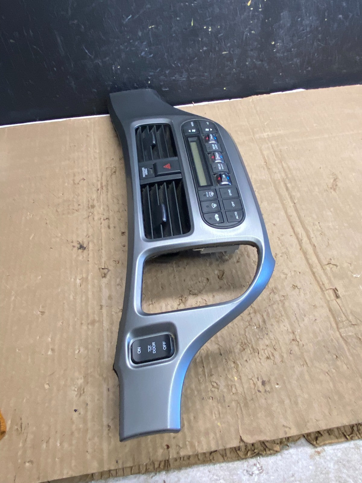 2005 to 2010 Honda Odyssey Radio Climate Control Dash Trim Bezel AE2061 DG1