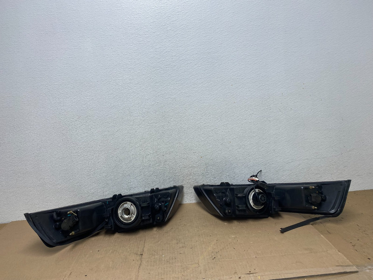 1999 to 2004 Ford Mustang Left+Right Set Side Black Headlights AE6878 DW5
