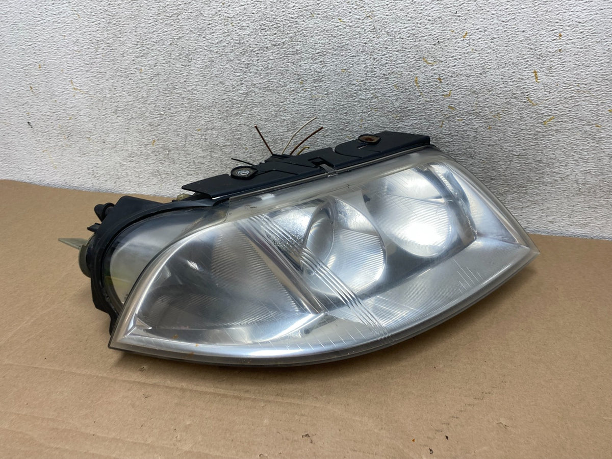 2001-2005 Volkswagen Passat Right Passenger RH Halogen Headlight AH9323 DW2