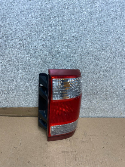 1999 to 2004 Nissan Pathfinder Right Passenger Rh Side Tail light Oem U7111 DW2