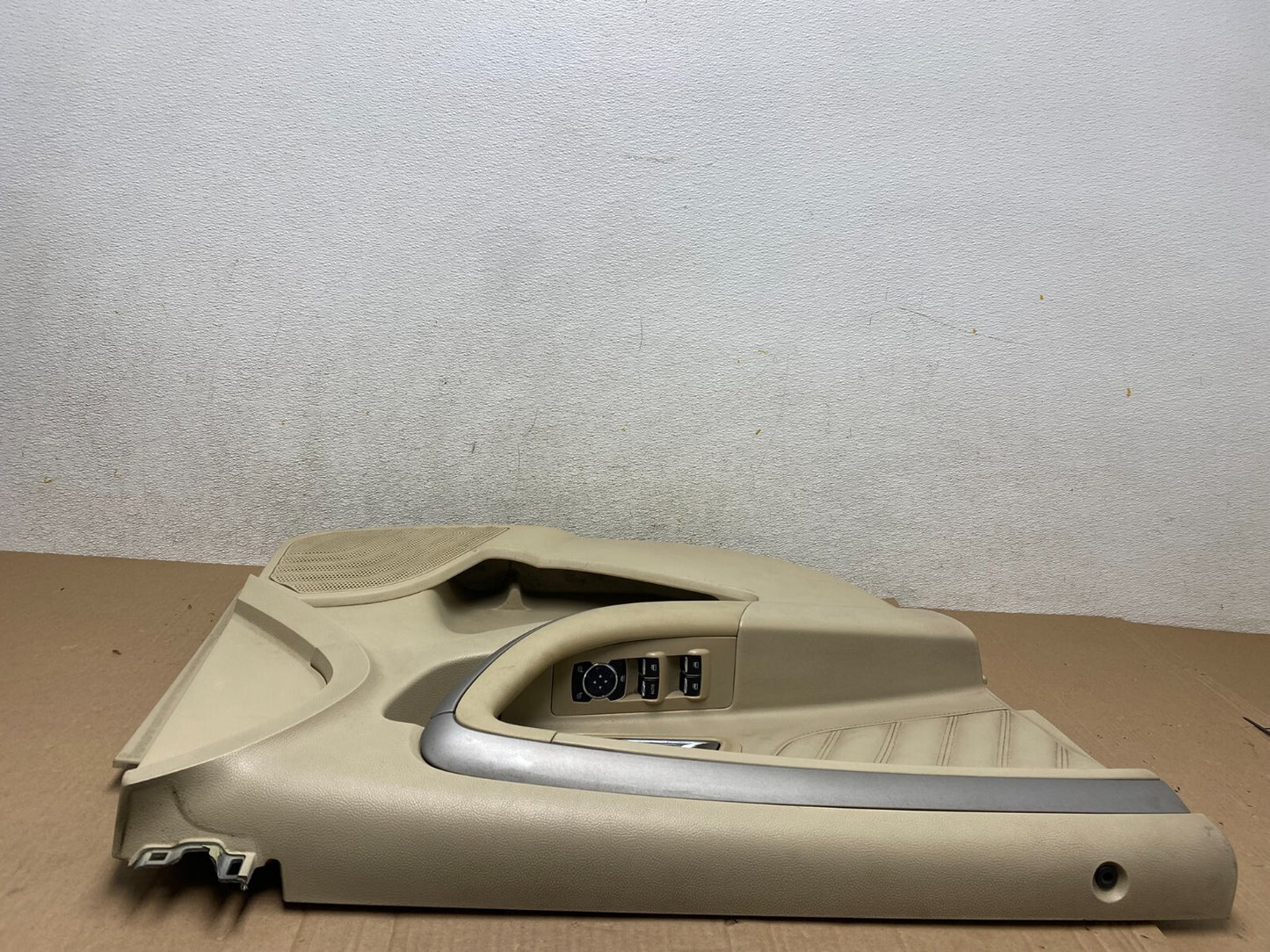 2013 to 2019 Ford Taurus Front Left Driver Side Interior Door Panel OEM j2258 DG5