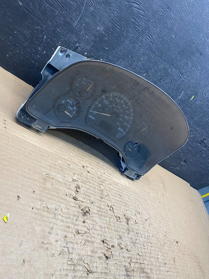 2004 to 2007 Chevrolet Express Speedometer Cluster Gauge S8997 DG2