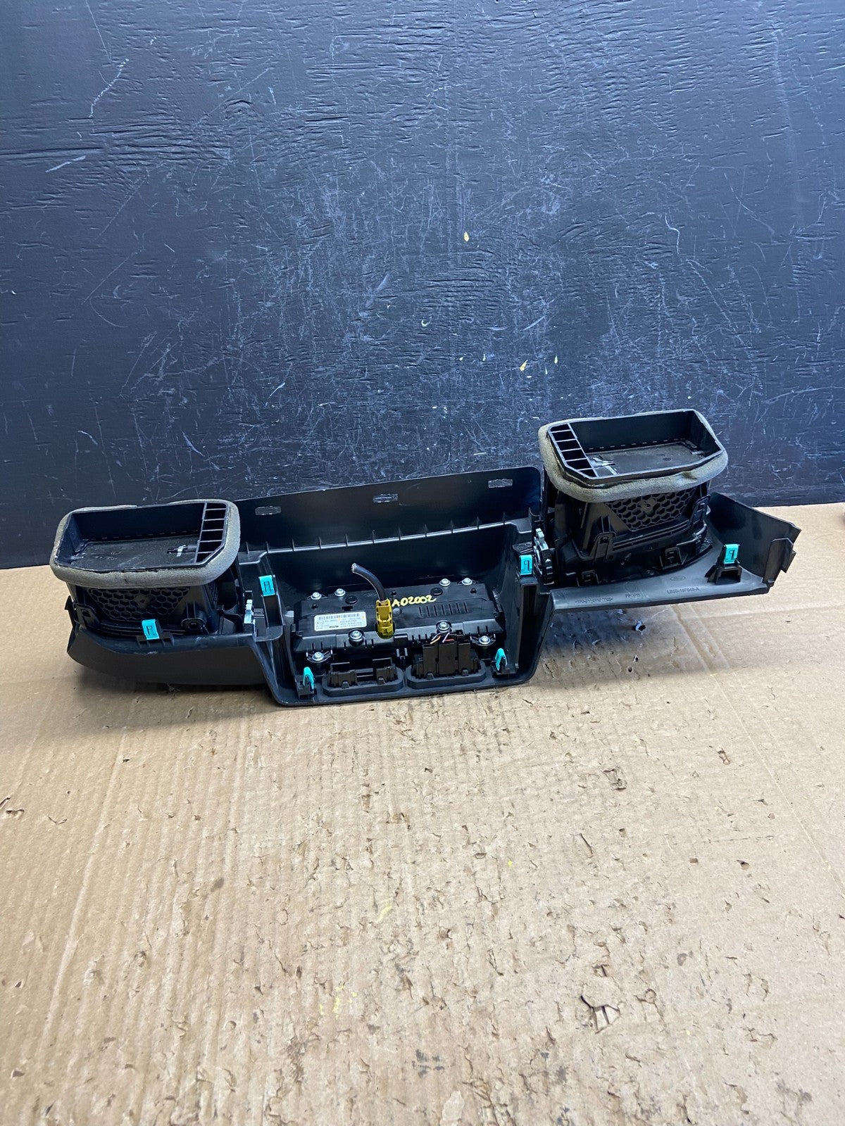 2020 to 2023 Ford Explorer Console Radio Display Screen Air Vents AD2002 DG5