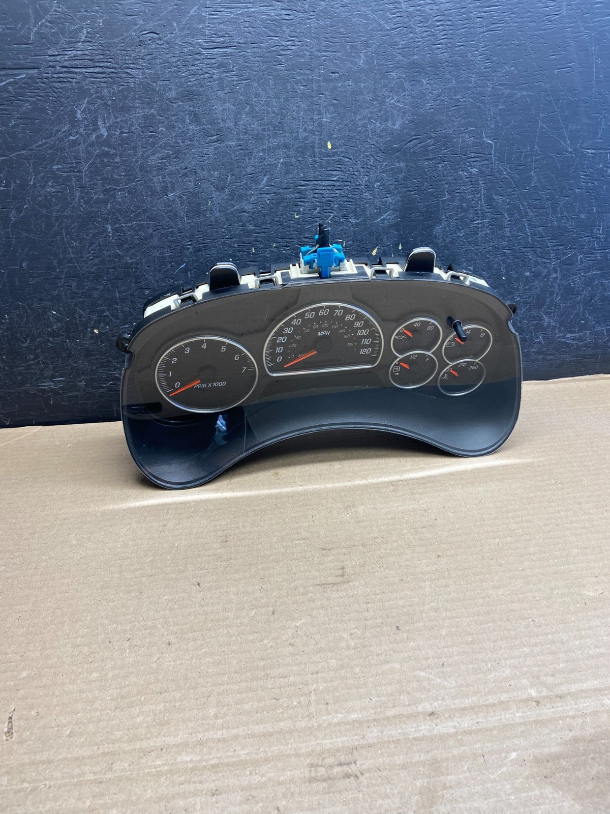 2002 - 2005 GMC Envoy Speedometer Cluster Gauge AH13890