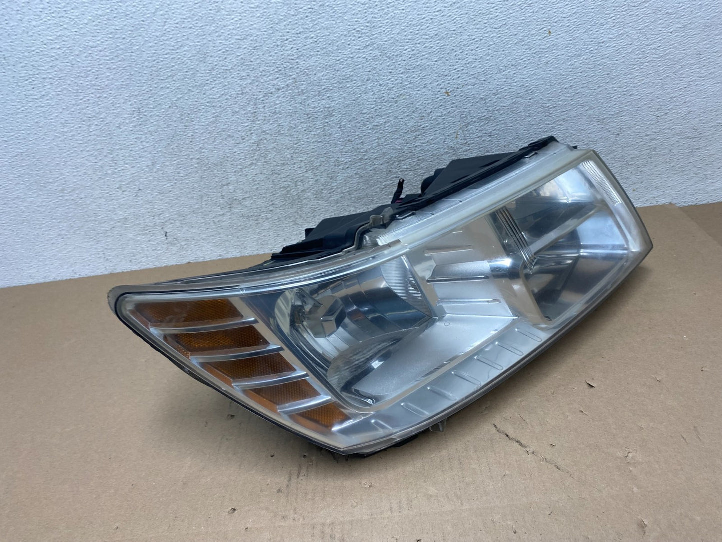 2009 to 2017 Dodge Journey Headlight Right Passenger Rh Halogen AG5771 DW2
