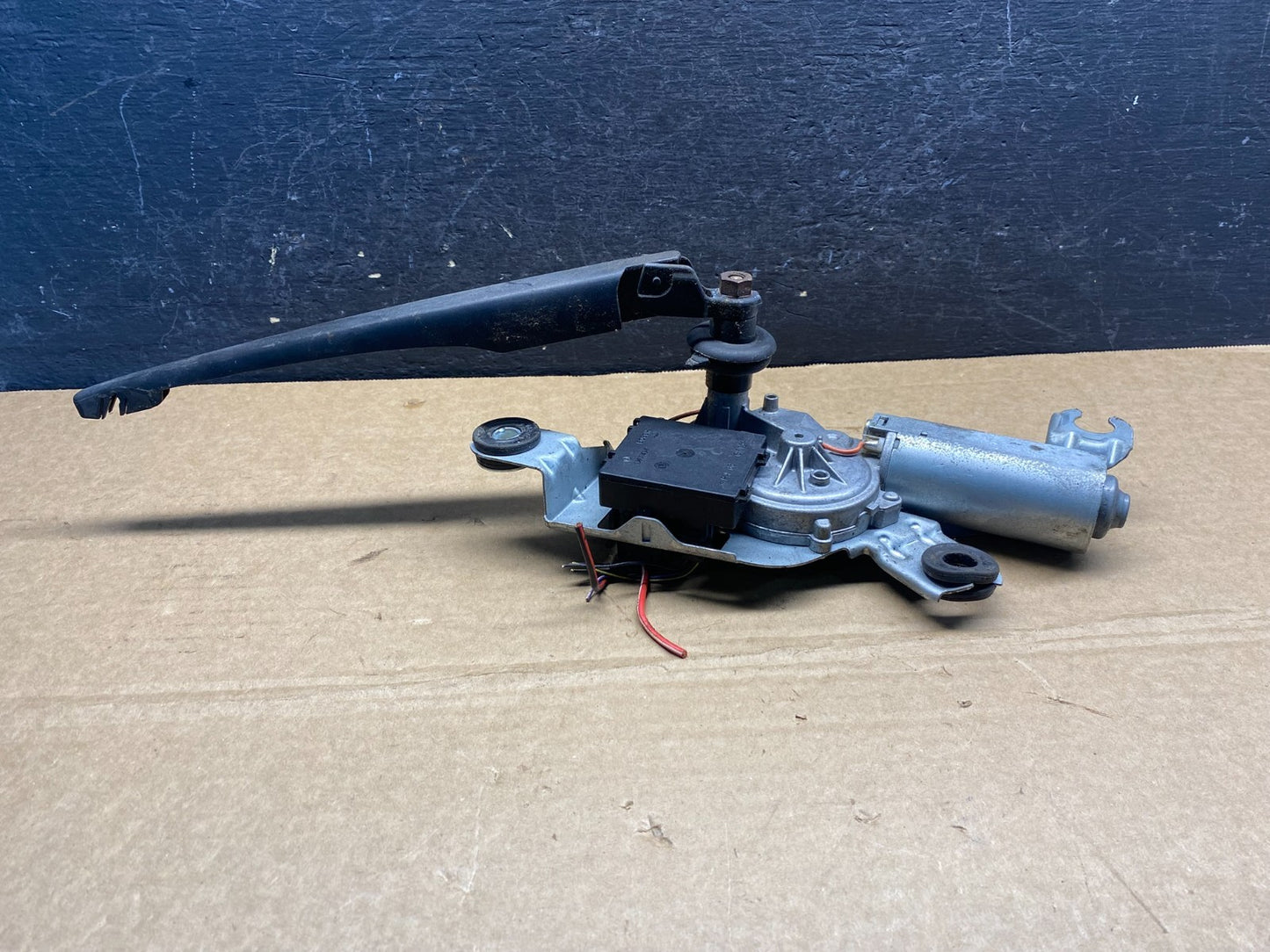 2004 to 2010 BMW X3 E83 Rear Windshield Wiper Motor AF5341 DG2