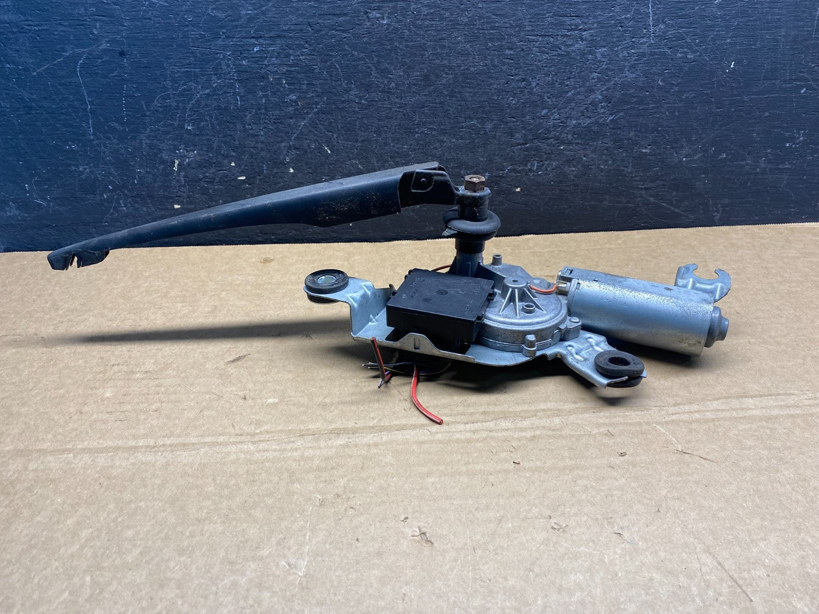 2004 to 2010 BMW X3 E83 Rear Windshield Wiper Motor AF5341 DG2