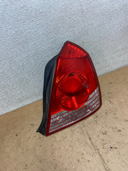 2004 2005 2006 Hyundai Elantra Sedan Right Passenger Tail Light OEM X7496 DW2