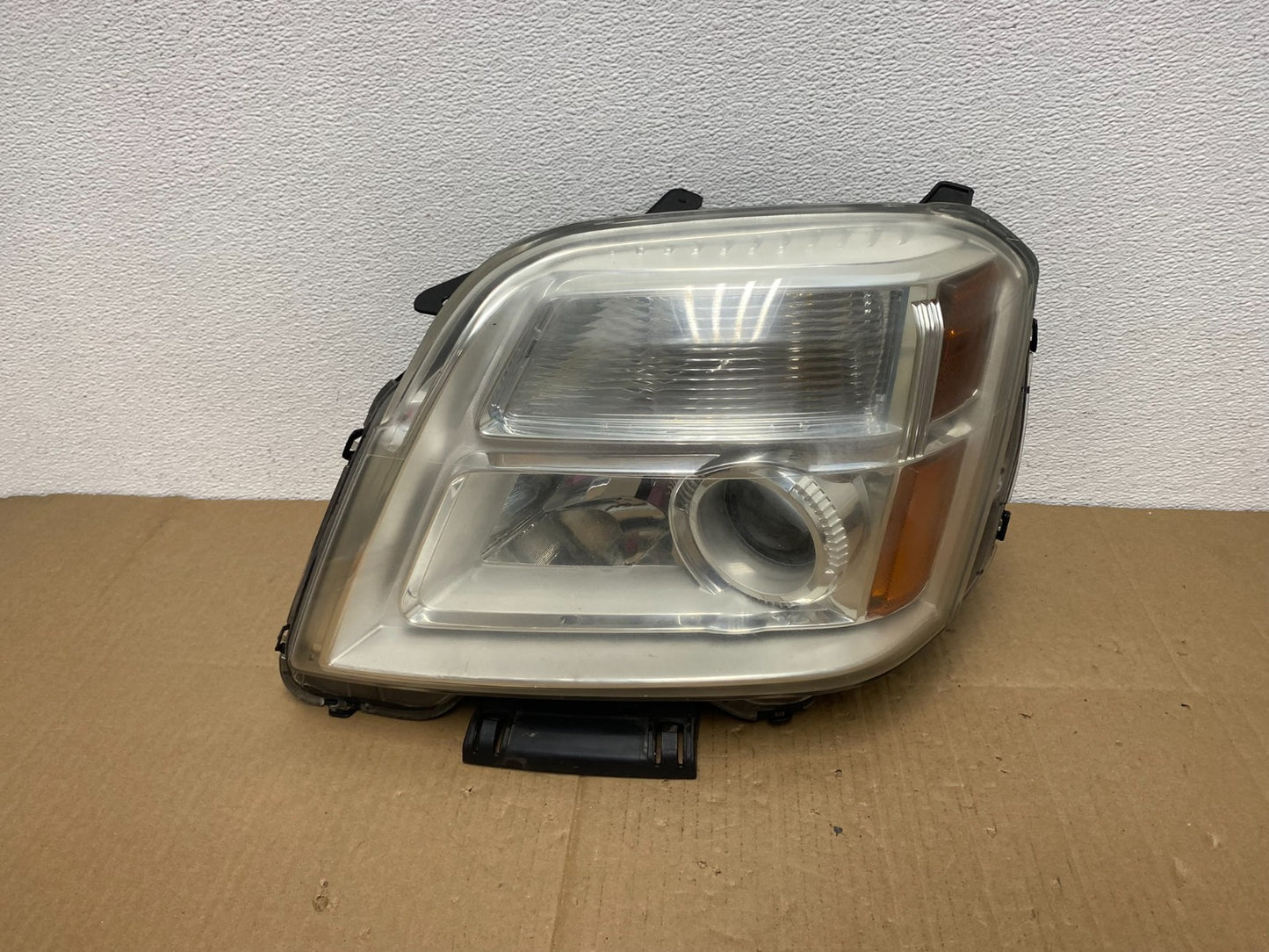 2010 to 2015 GMC Terrain Halogen Left Driver Lh Side Headlight AB8116 DW0