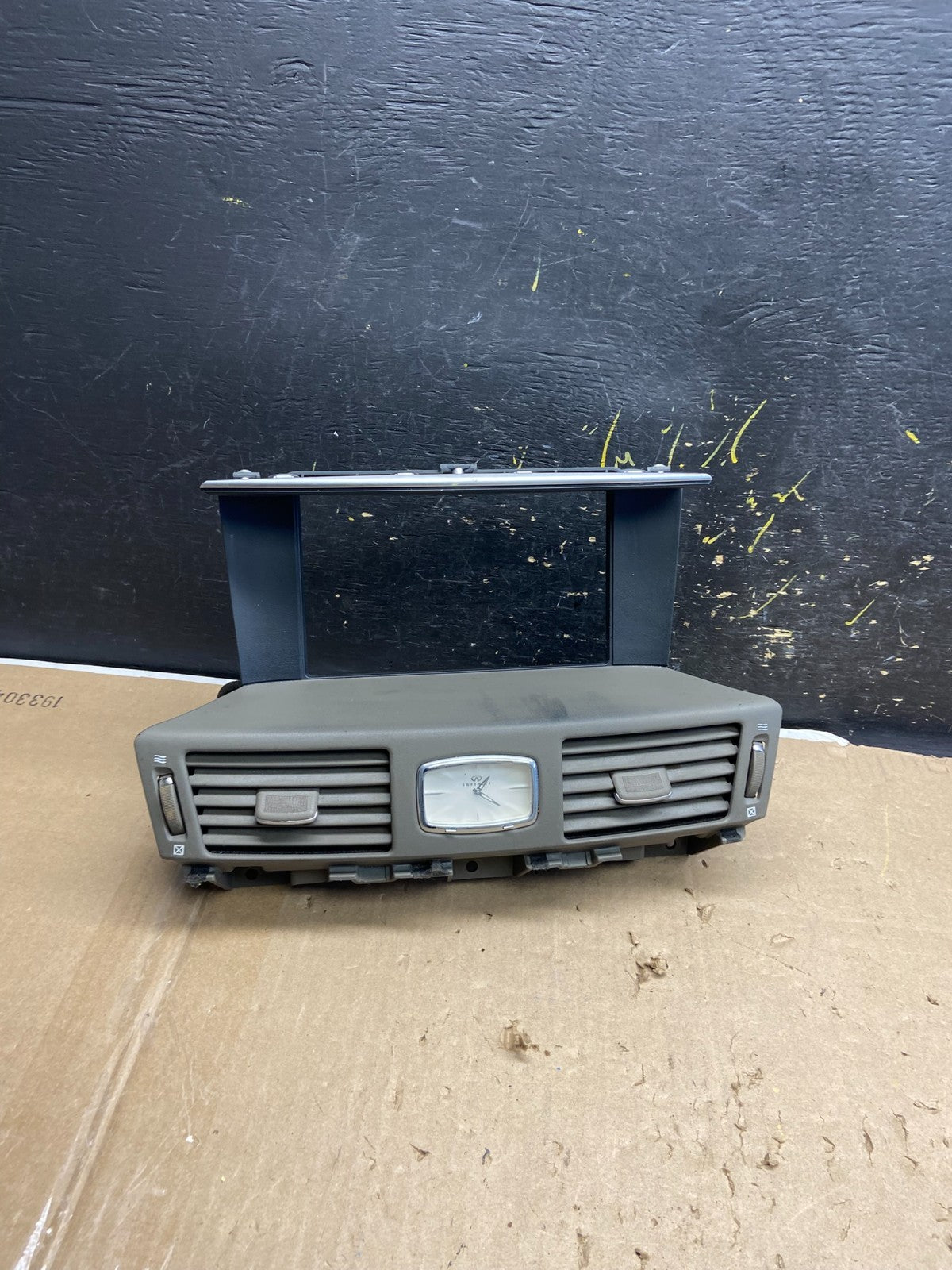 2011 2012 2013  Infiniti M37 Center Dash Radio Bezel W/ Vents Clock ab2071 DG0