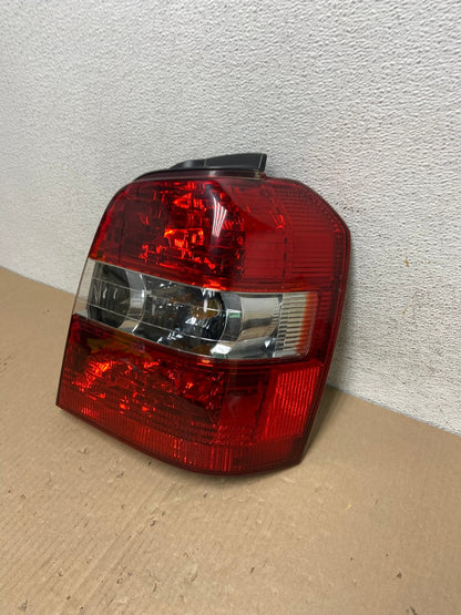 2004-2007 Toyota Highlander Right Passenger RH Side Tail Light AE9574 LK1
