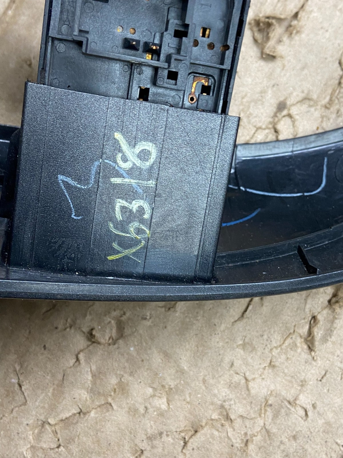 2004 to 2010 Toyota Sienna Right Side Radio Switches Bezel Trim OEM X6318 DG6