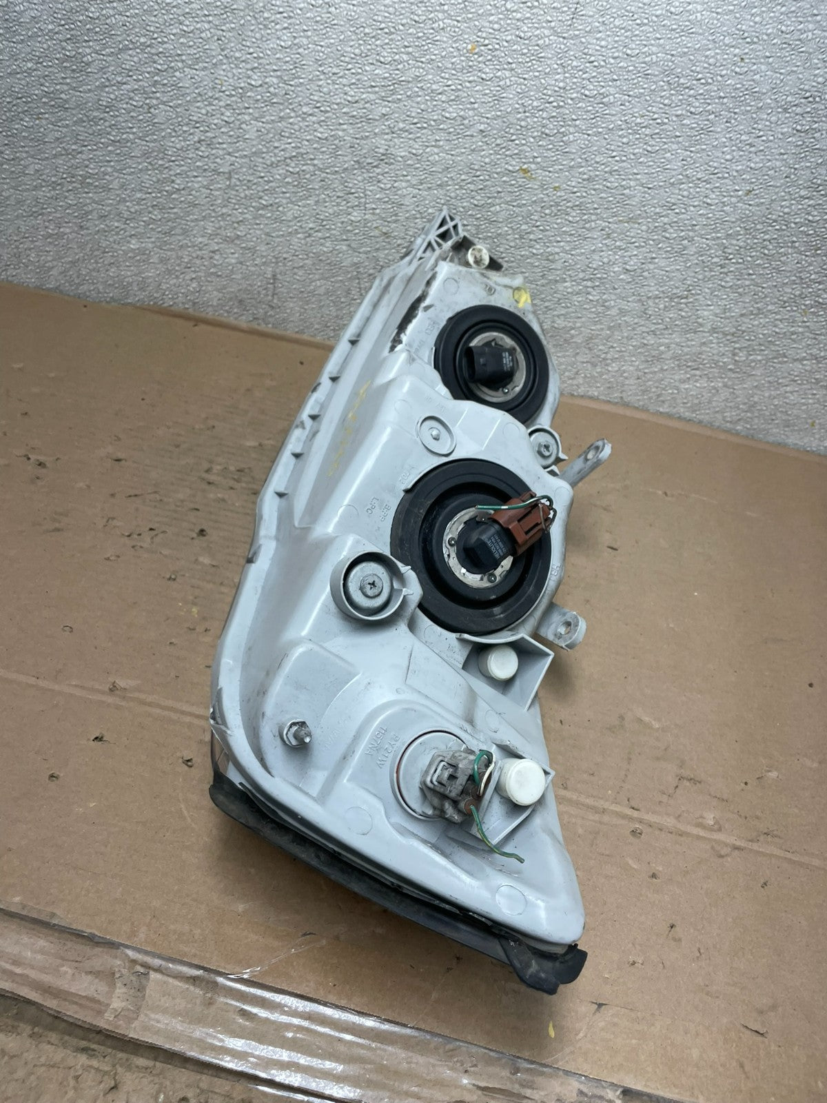 2000-2004 Toyota Avalon Halogen Headlight Right Passenger RH OEM AB0040 DW5
