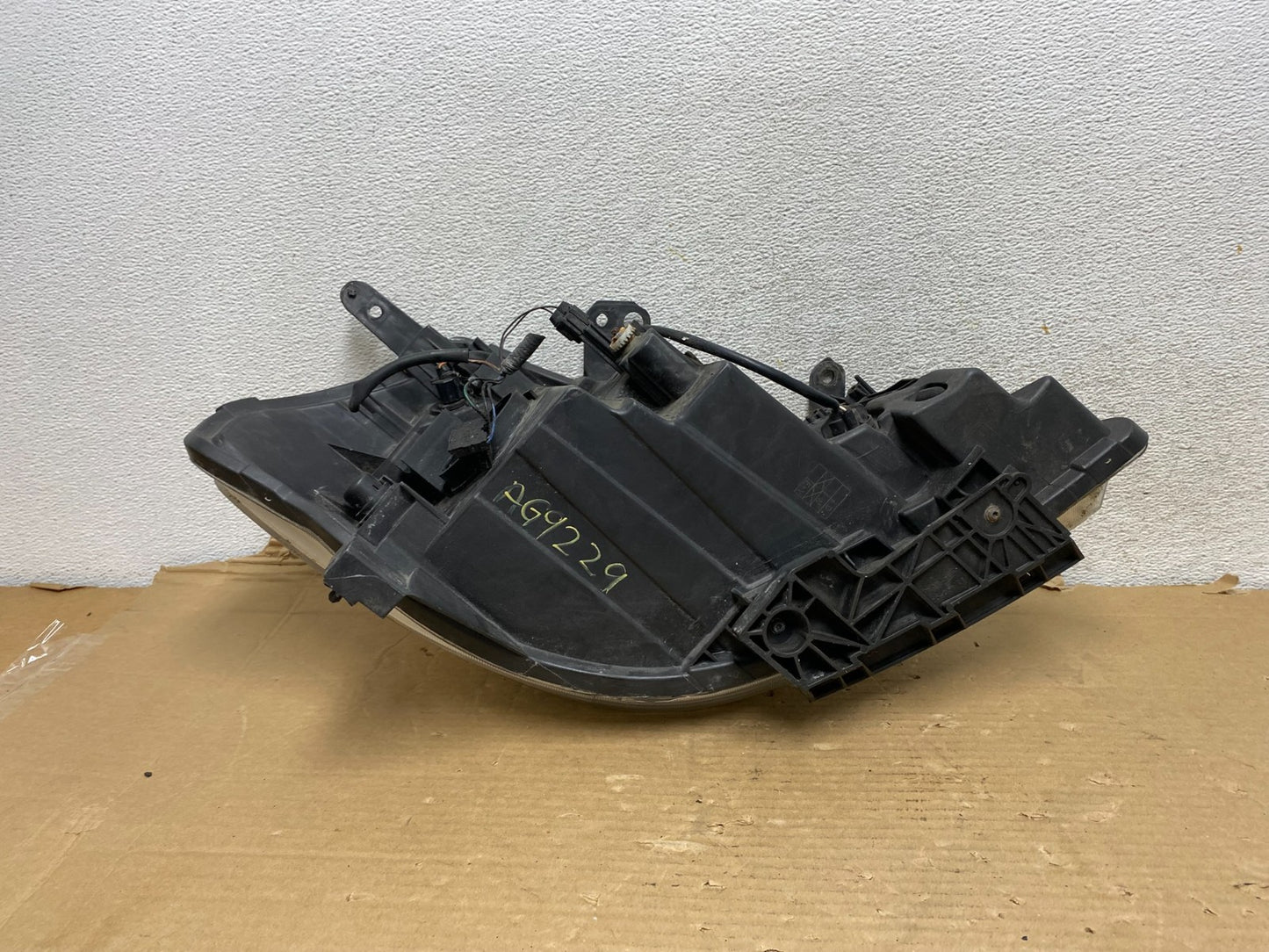 2008 to 2012 Nissan Versa Headlight Halogen Left Driver Lh Side AG9229 DW7