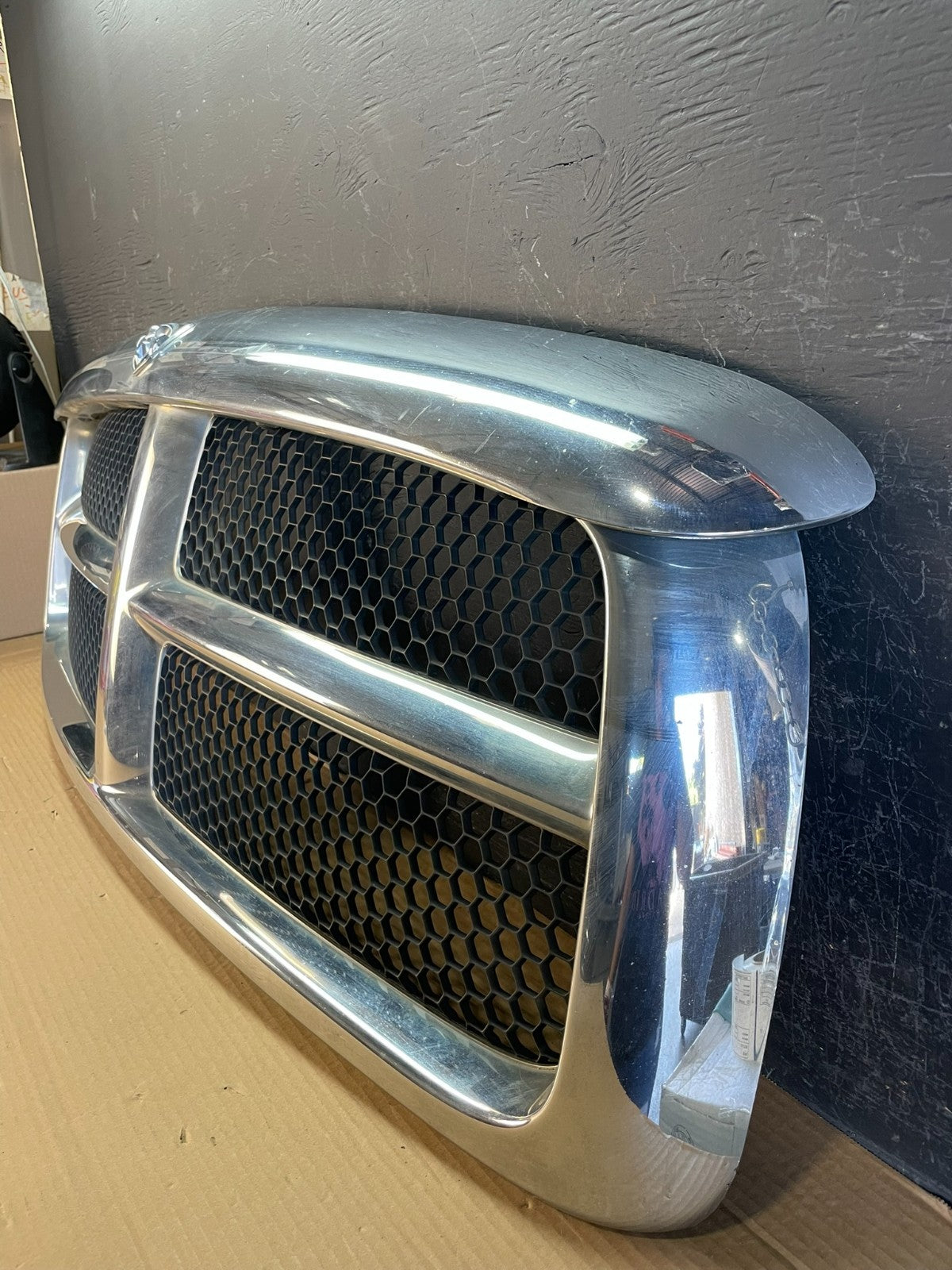 2002 2003 2004 2005 Dodge Ram 1500  Upper Front Grill Grille AE8671 DG1