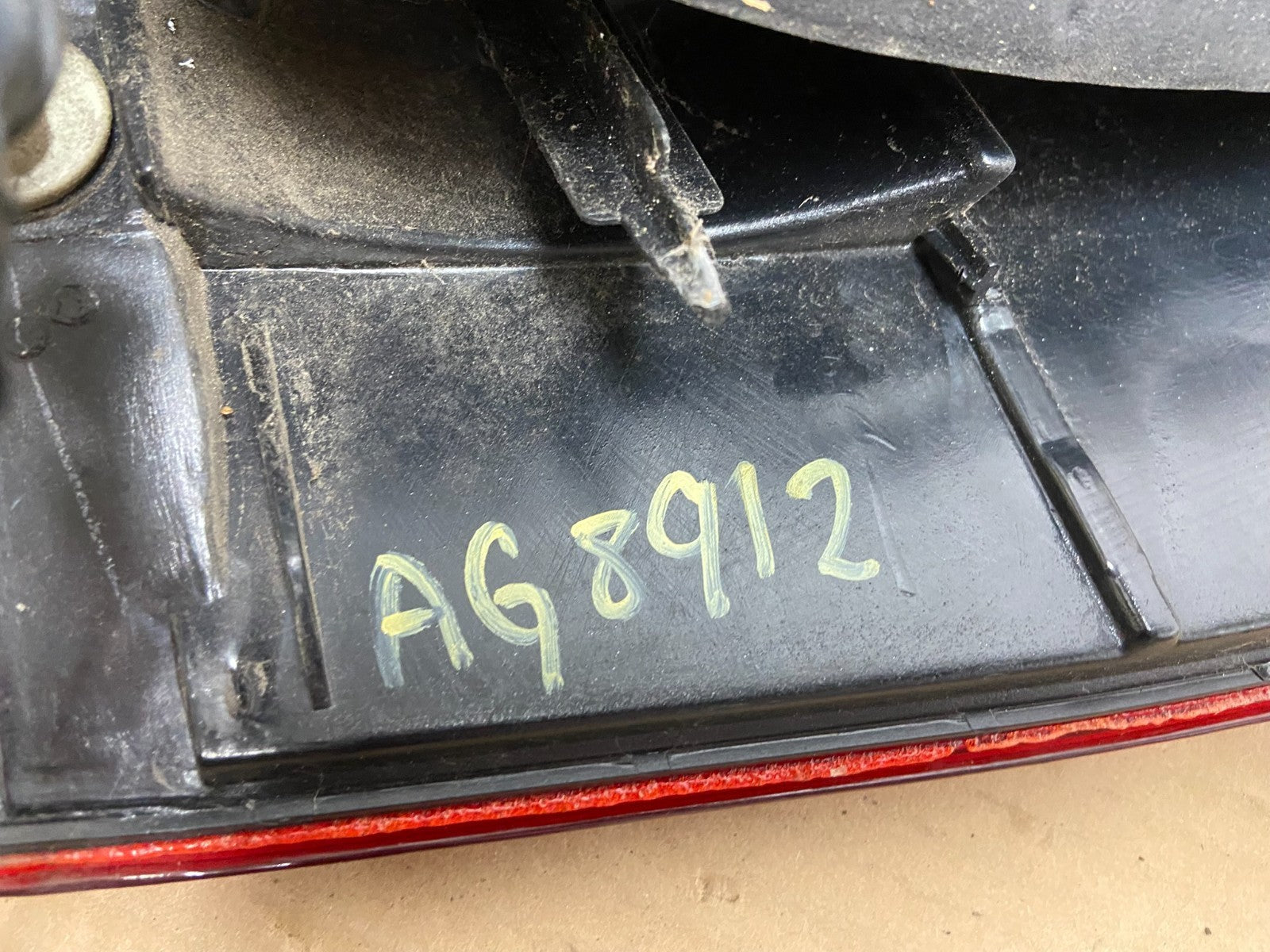 2001 2002 2003 Toyota Highlander Left Driver LH Tail Light AG8912 DW6