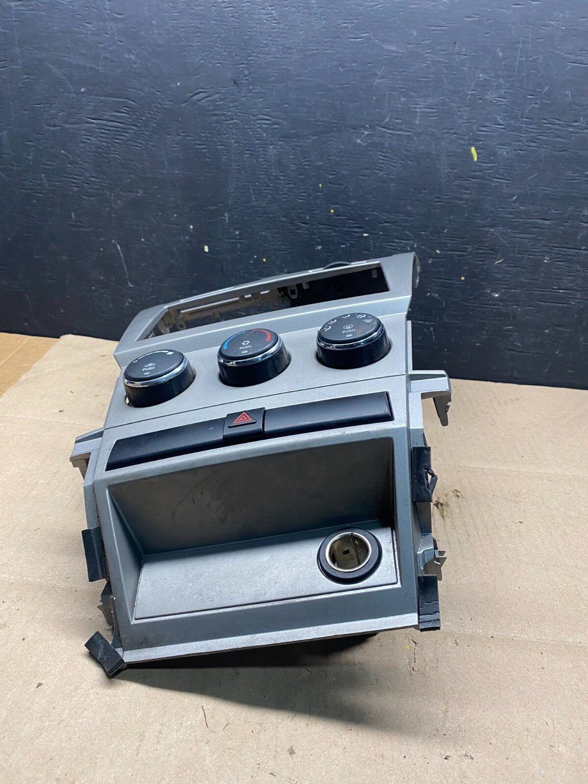 2007 to 2009 Dodge Caliber Dash Radio Center Bezel Climate Dash L02911