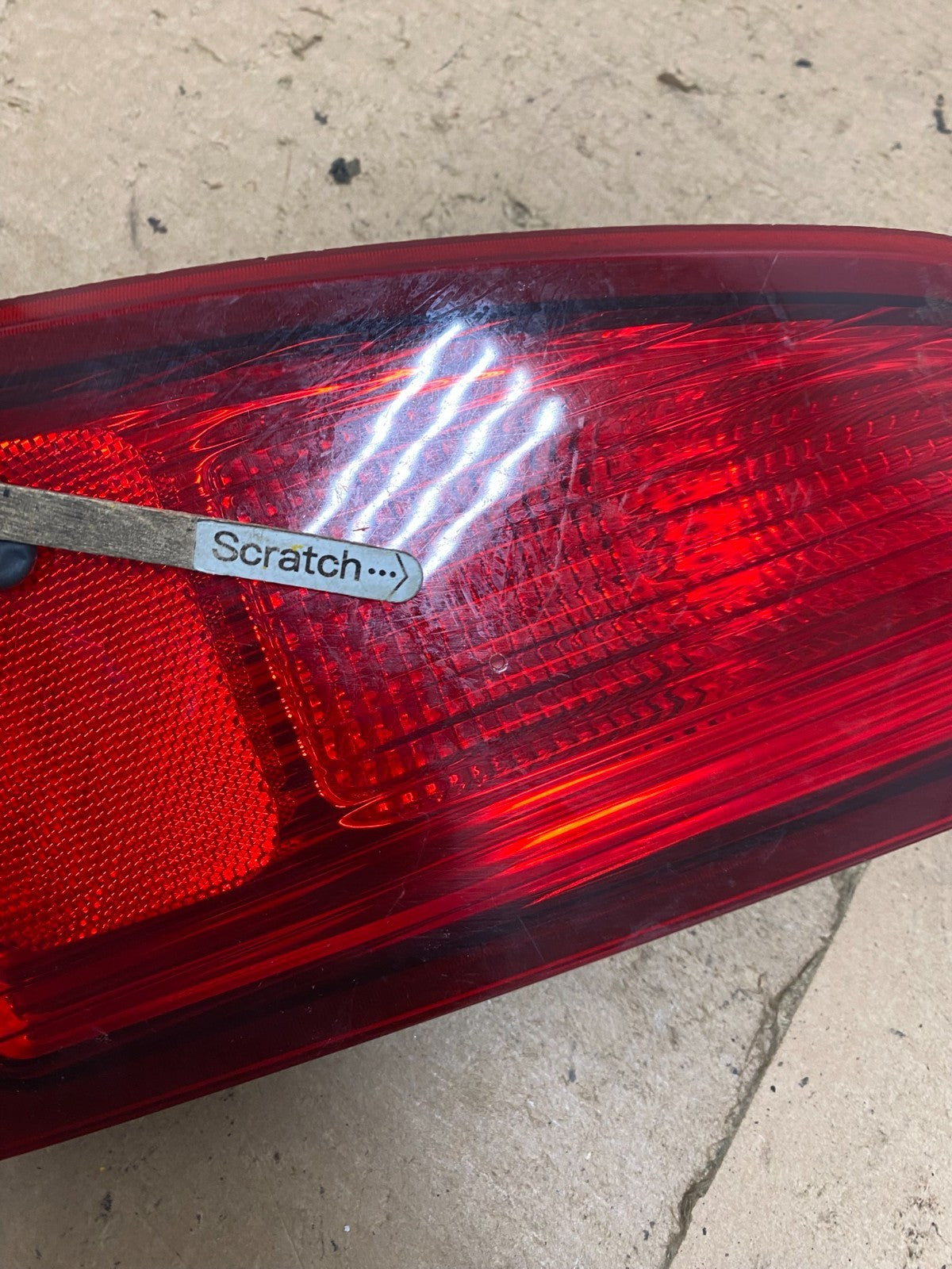 2003-2006 Lincoln Navigator Right Passenger RH Inner Tail Light OEM P6810 DW4