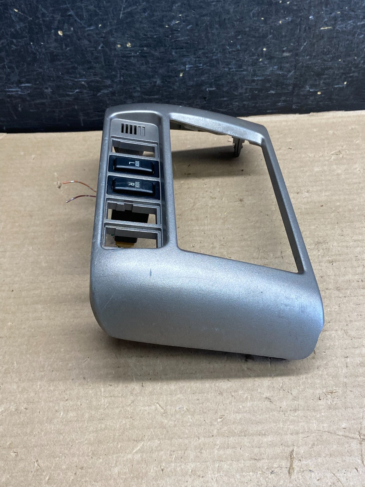 2001-2003 Toyota Sienna Center Console Dash Radio Bezel Trim AH3581 DG2