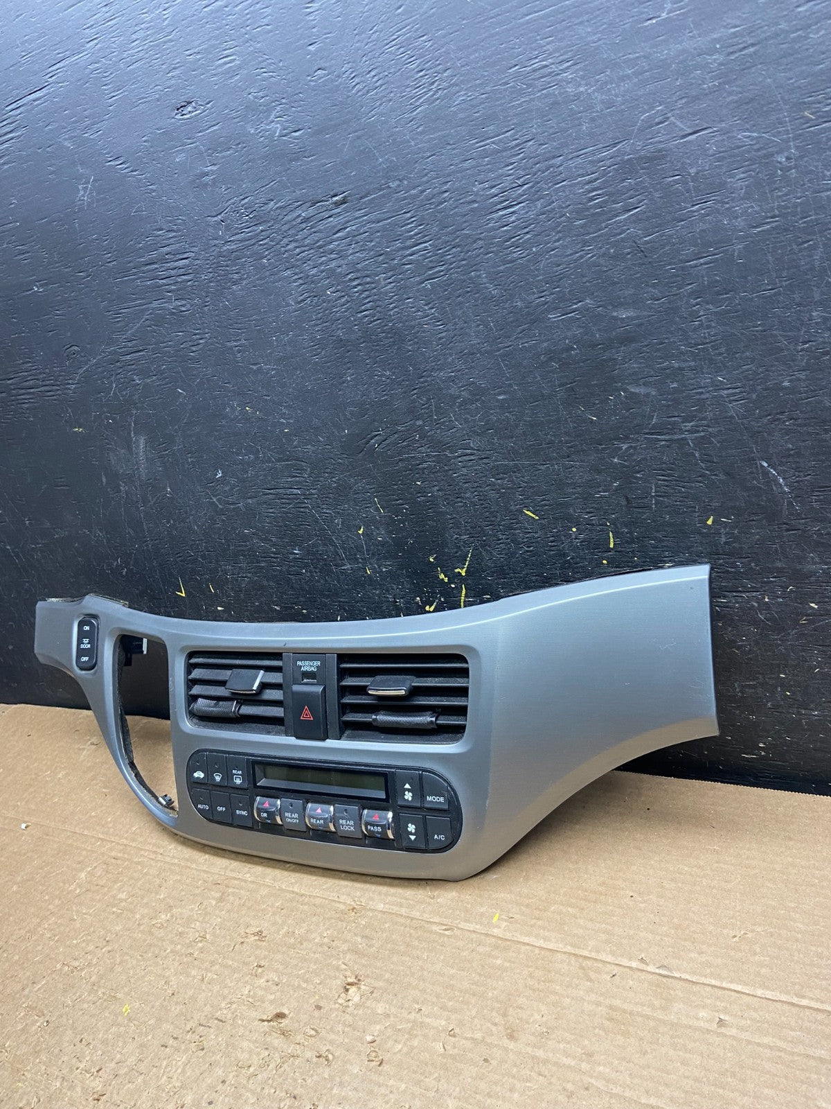 2005 to 2010 Honda Odyssey  Radio Climate Control Dash Trim Bezel Oem W3063 DG3