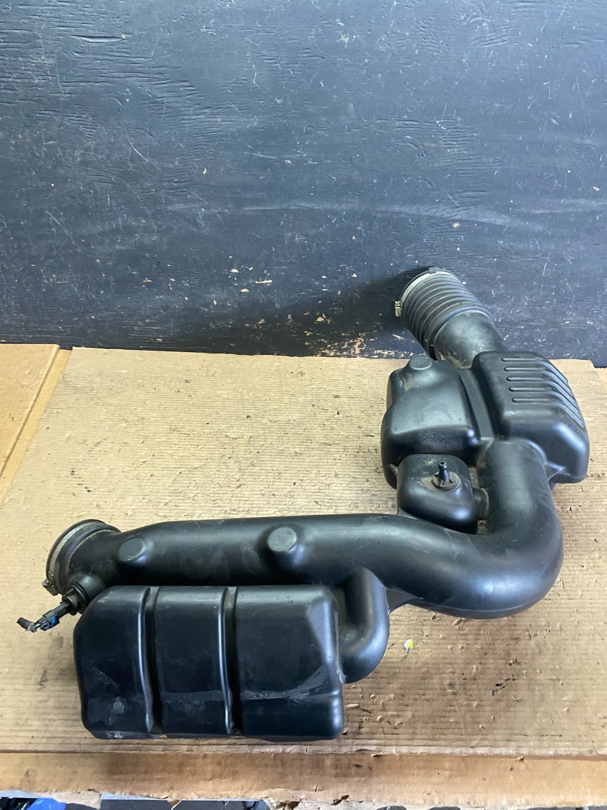 2011 - 2013 Dodge Durango 3.6L Resonator Air Intake Tube S3569 DG2