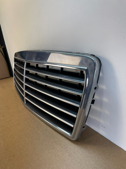 1996 to 1999 Mercedes Benz E320 Front Upper Grill Grill 2108880123 AH0029 DG1
