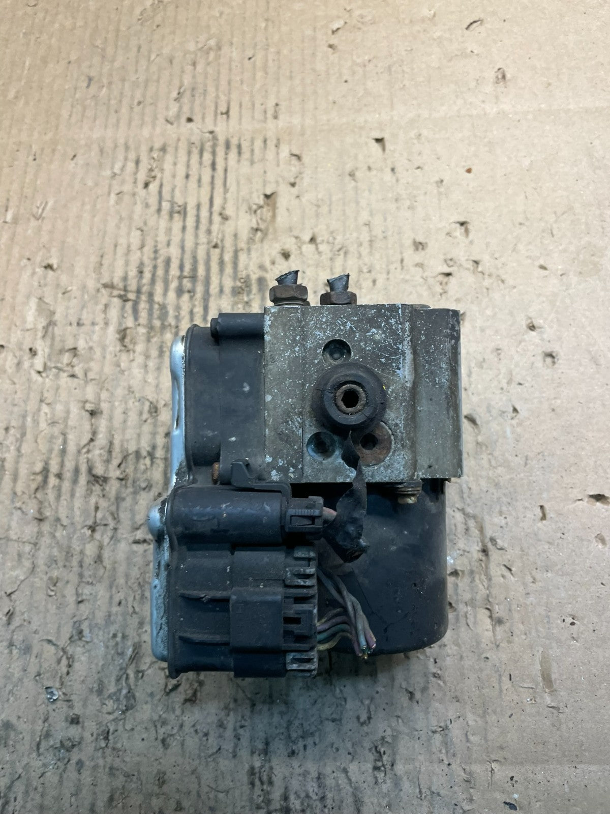 2004-2007 GMC Savana Express ABS Brake Pump Control 13567149 U9527 DG1