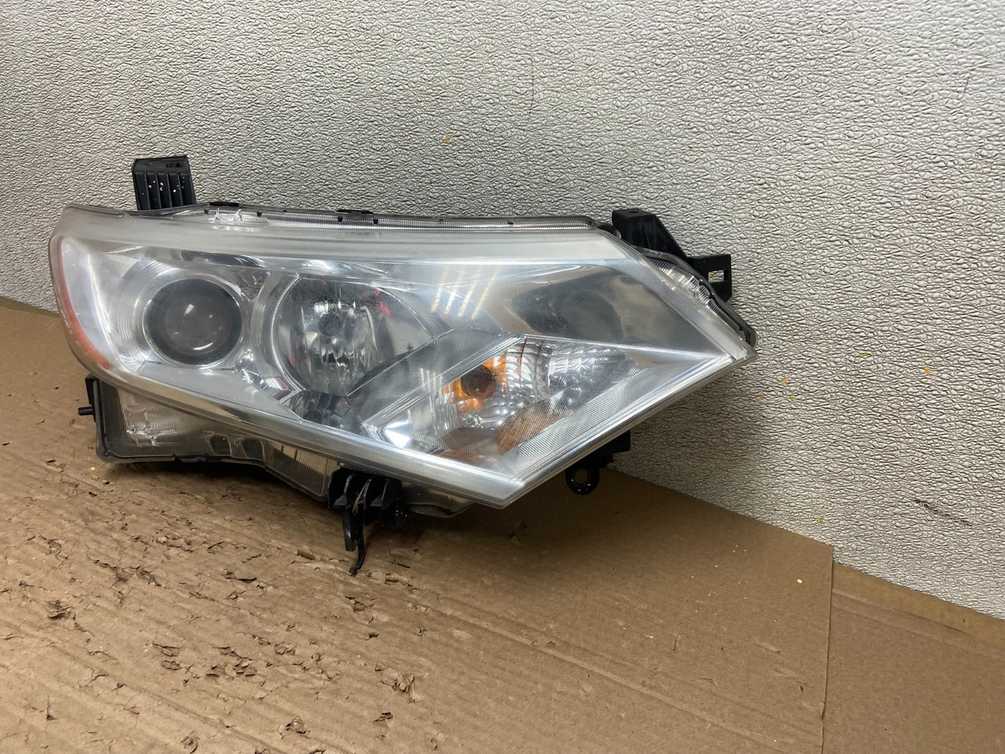 2012 to 2017 Nissan Quest Right Passenger RH Headlight Halogen AB1655 DW1