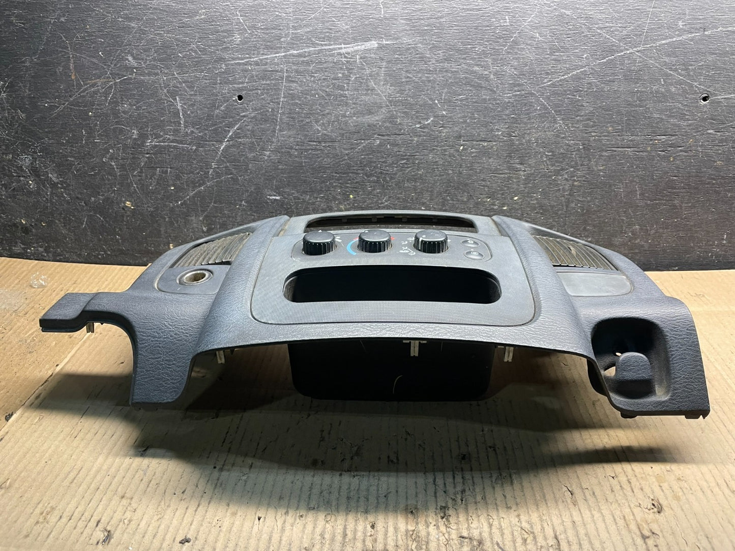 2002 to 2005 Dodge Ram Radio Climate Control Dash Air Vent Bezel Trim X8677 DG3