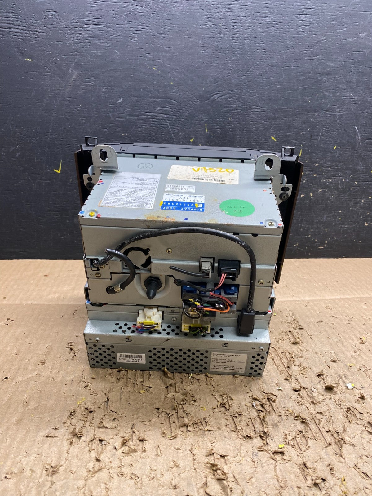 2011-2012 Cadillac SRX A/C Heater Radio Climate Control Panel Bezel OEM V7520 DG4