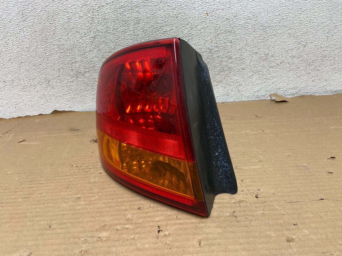 1999 to 2004 Oldsmobile Alero Left Driver LH Side Tail Light AG8142 DW2