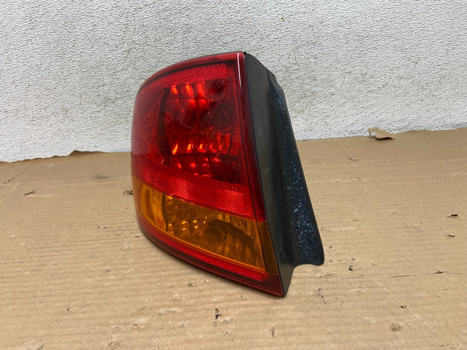1999 to 2004 Oldsmobile Alero Left Driver LH Side Tail Light AG8142 DW2
