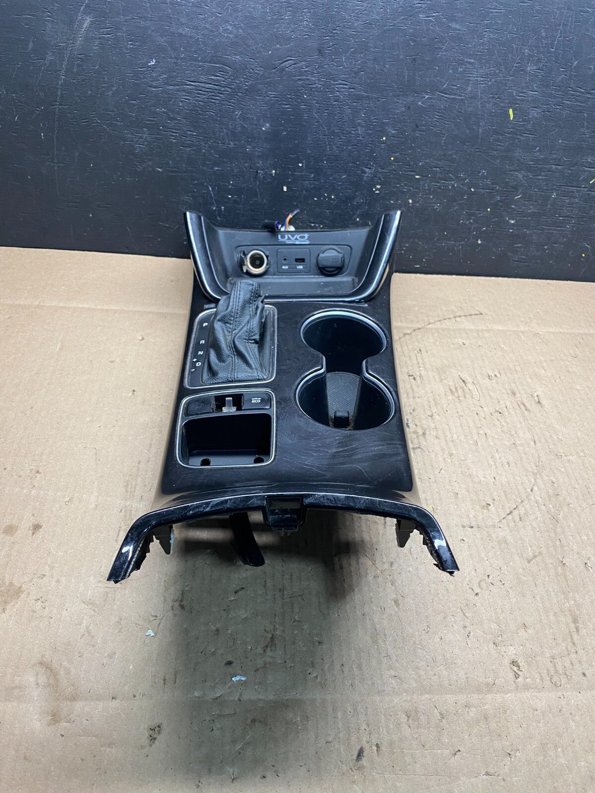 2013 to 2015 Kia Sorento Center Console Shifter Bezel Trim Cup Holder O6912 DG1