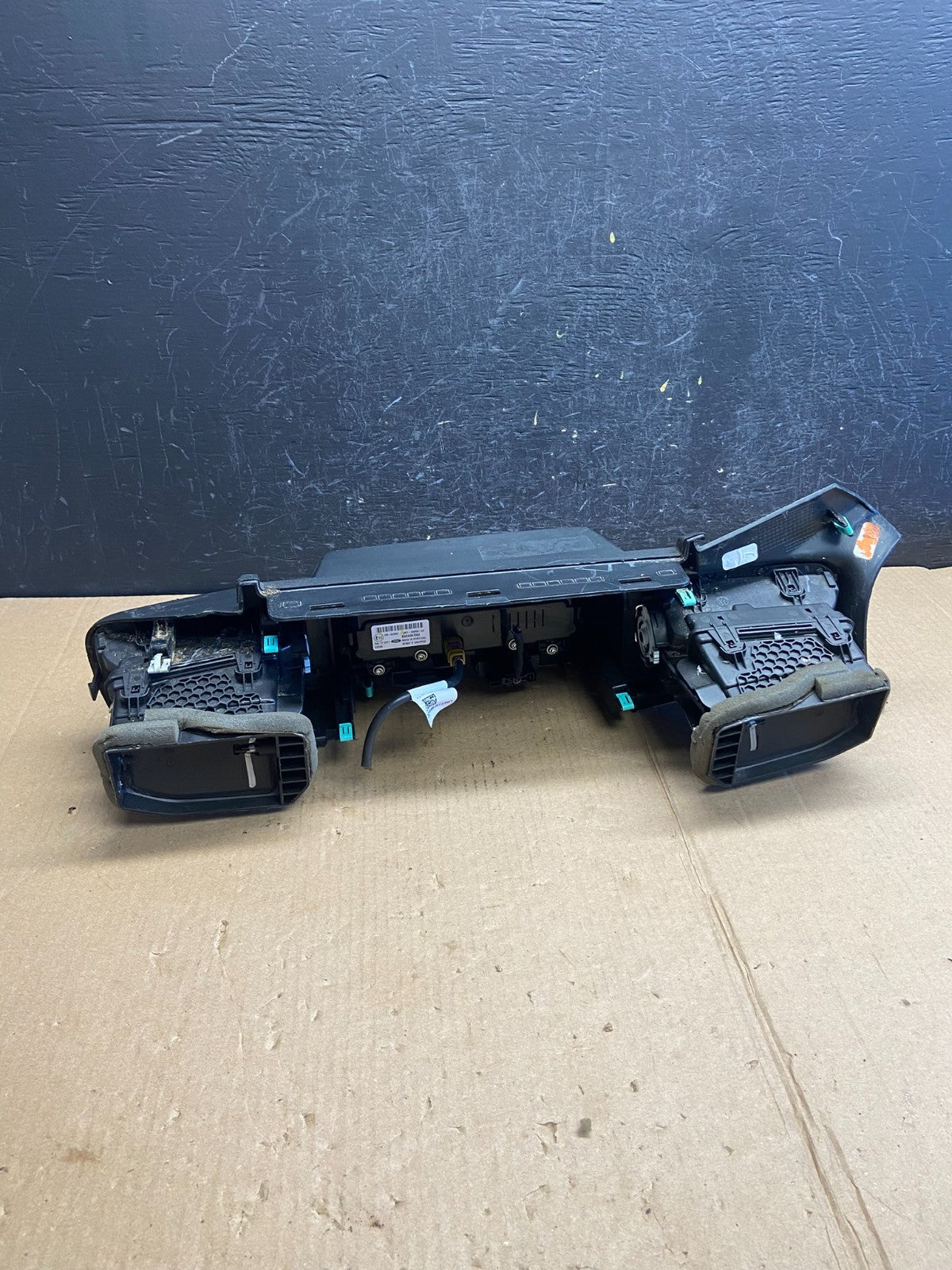 2020 to 2023 Ford Explorer Console Radio Display Screen Air Vent ae4444 DG3