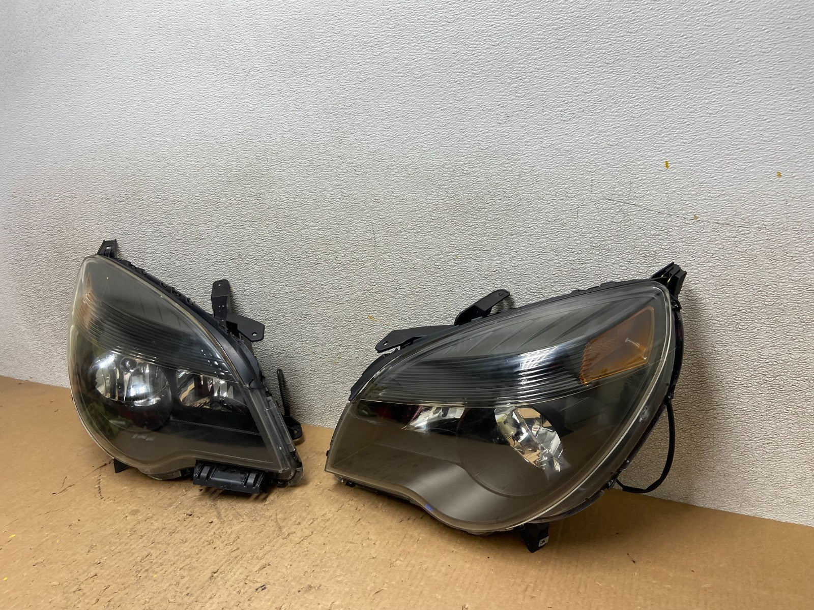 2010 - 2015 Chevrolet Equinox Halogen Headlights Left+Right Side Set AA0114 DW2