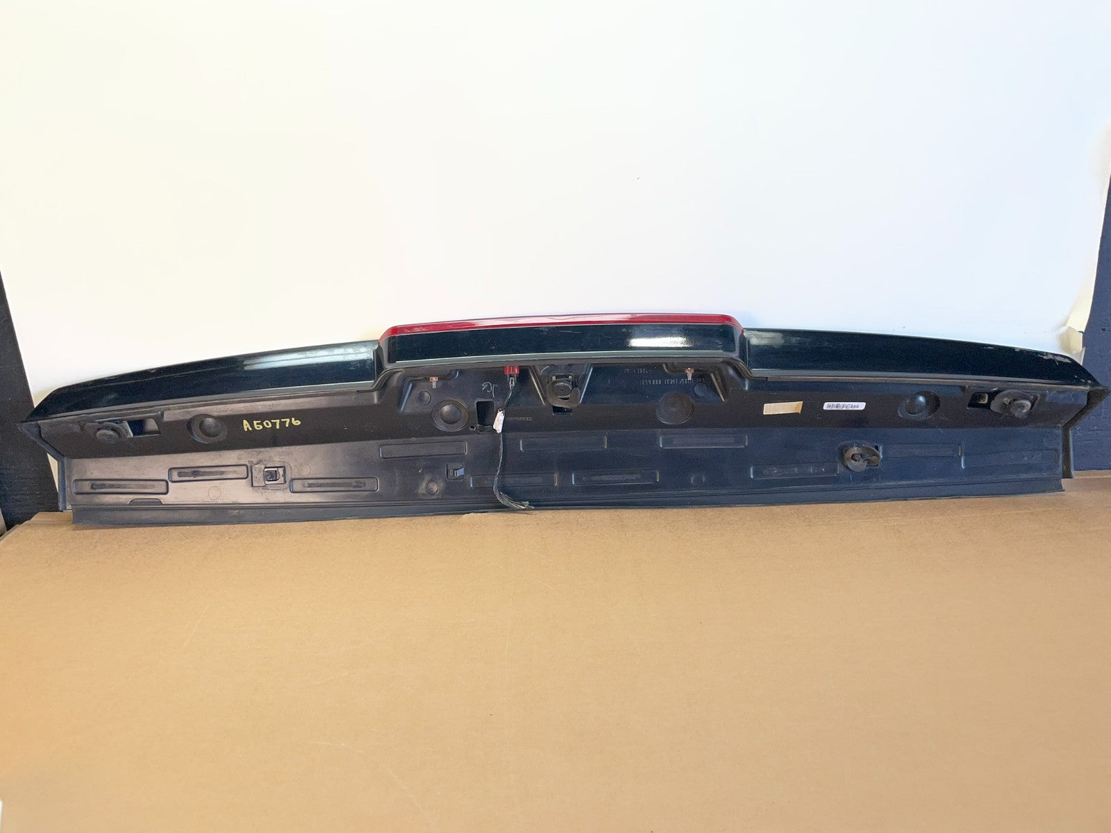 2007-2014 Chevrolet Tahoe Suburban Yukon Spoiler Wing 3rd Brake Light ag0776 DG5