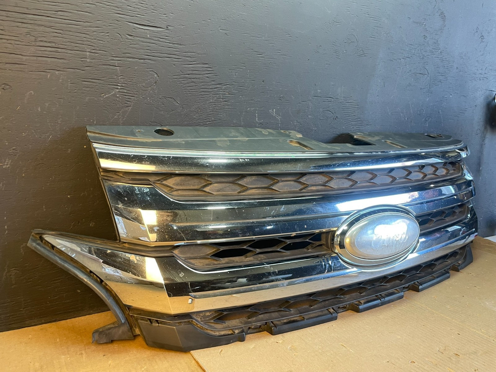 2011 2012 2013 Ford Edge Front Upper Chrome Grille Grill  AB7883 DG2