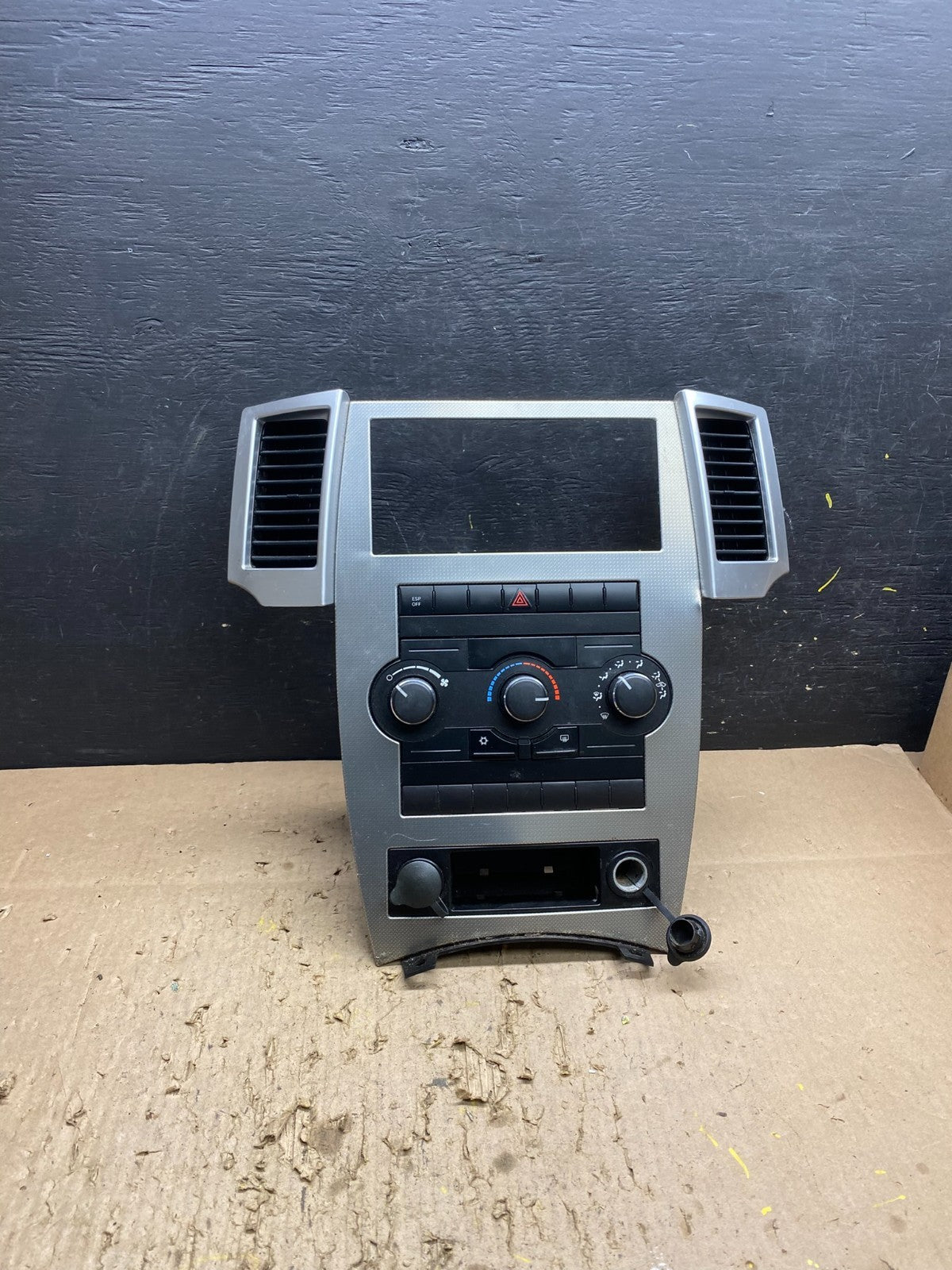 2008 2009 2010 Jeep Grand Cherokee A/C Climate Control Bezel T8638 DG0