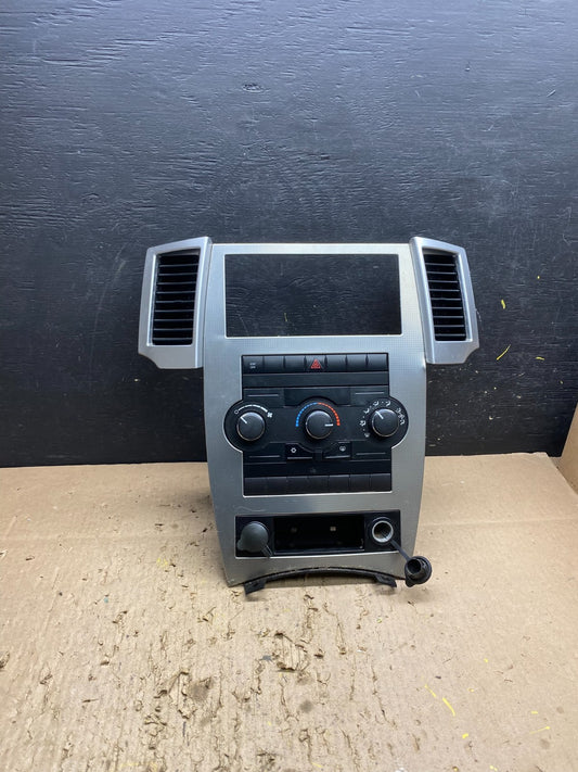 2008 2009 2010 Jeep Grand Cherokee A/C Climate Control Bezel T8638 DG0